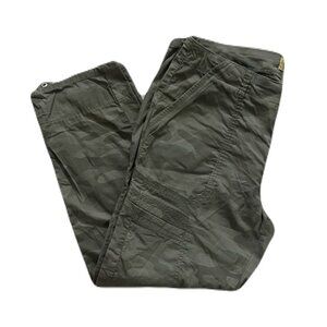 Democracy Women Cargo Green Camouflage Pant Size 8 AB Technology